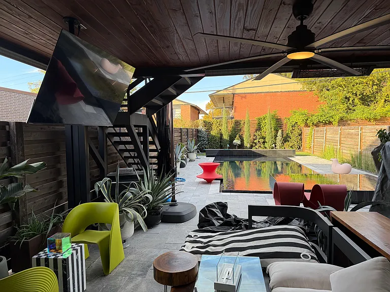 915 NW 8th St — Photo 16