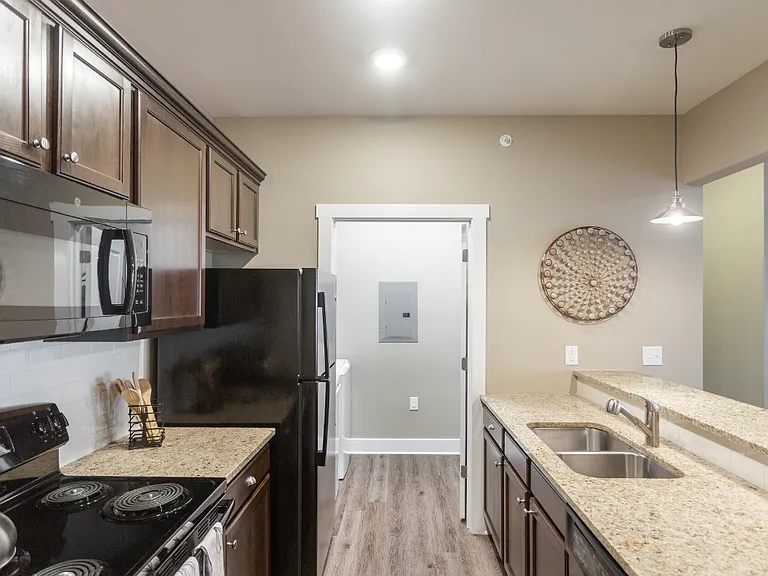 Cox Creek at Reagan Crossing Apartments — Photo 2