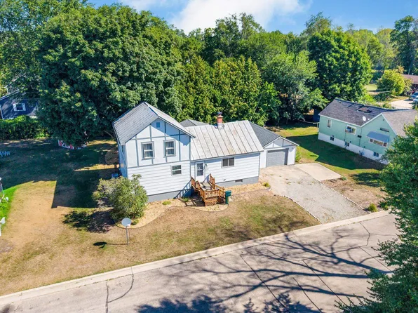617 4th St, Oconto, WI 54153