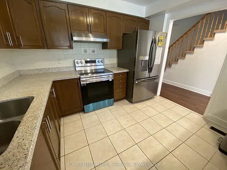 8 Bonello Cres — Photo 10
