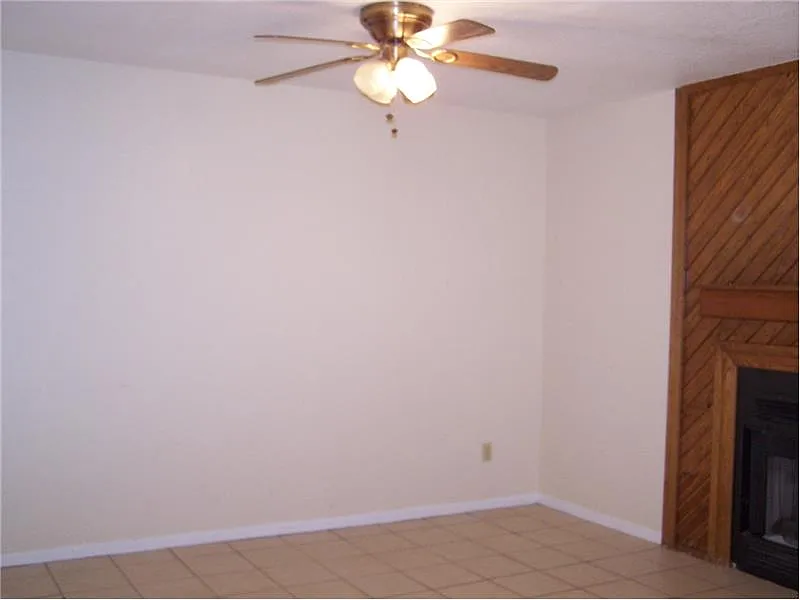 Building Photo - 201 Jason Dr #B