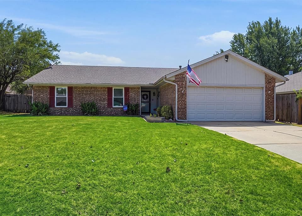 1st image of 1608 Green Leaf Cir
