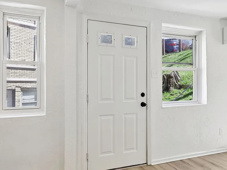 Charming 1, 2, and 3-Bedroom Townhomes in a Quiet Pittsburgh Neighborhood — Photo 4