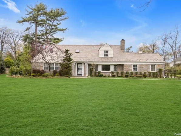 65 Cedar Avenue, Hewlett Bay Park, NY 11557