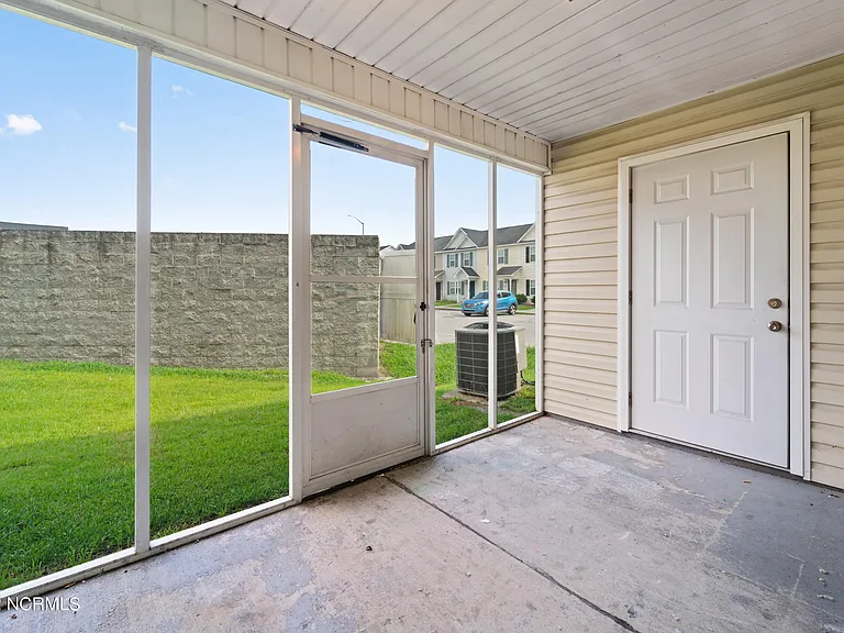 1000 Banister Loop — Photo 15