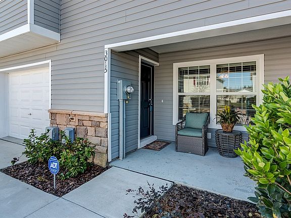 3rd image of 3015 Mojave Oak Dr