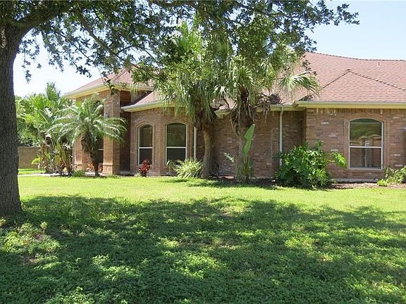 3rd image of 4007 Persimmon Dr