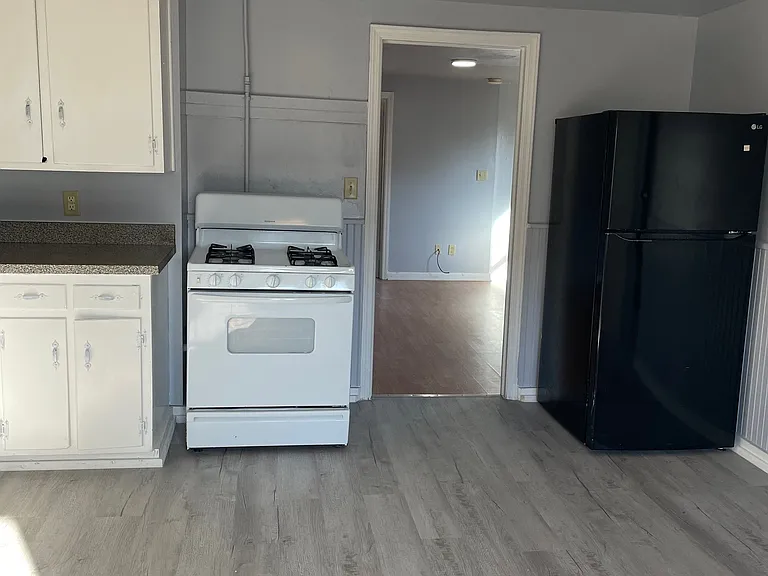 28 Cedar St #3 — Photo 5