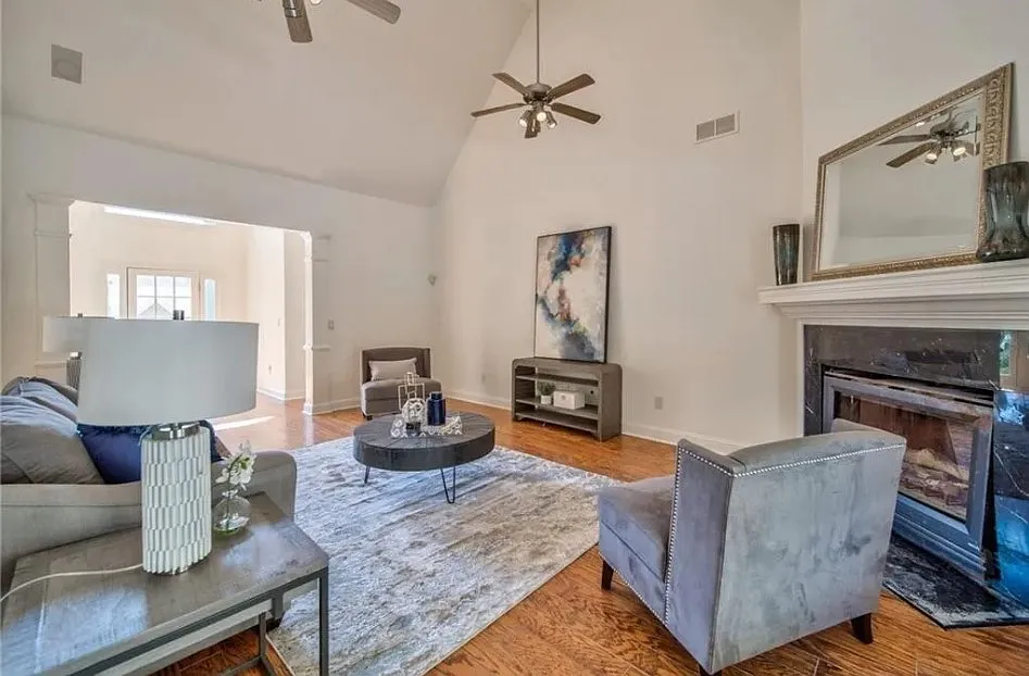 4 bed, 3603 sqft, $4,500 — Photo 2