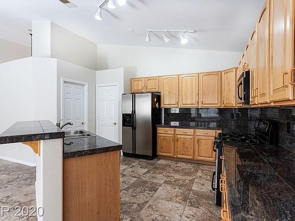 3rd image of 7909 Painted Clay Ave