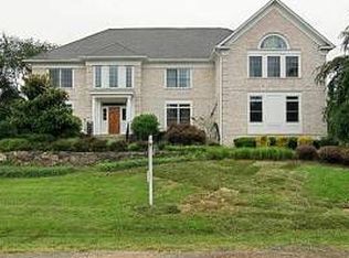 870 Forestville Meadows Dr, Great Falls, VA 22066