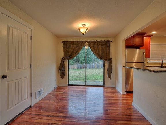 5th image of 12016 219th Avenue Ct E