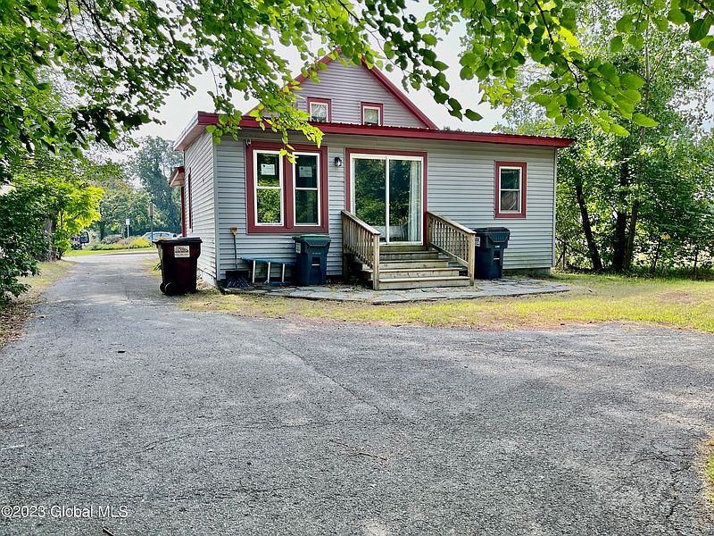 5th image of 23 Main St