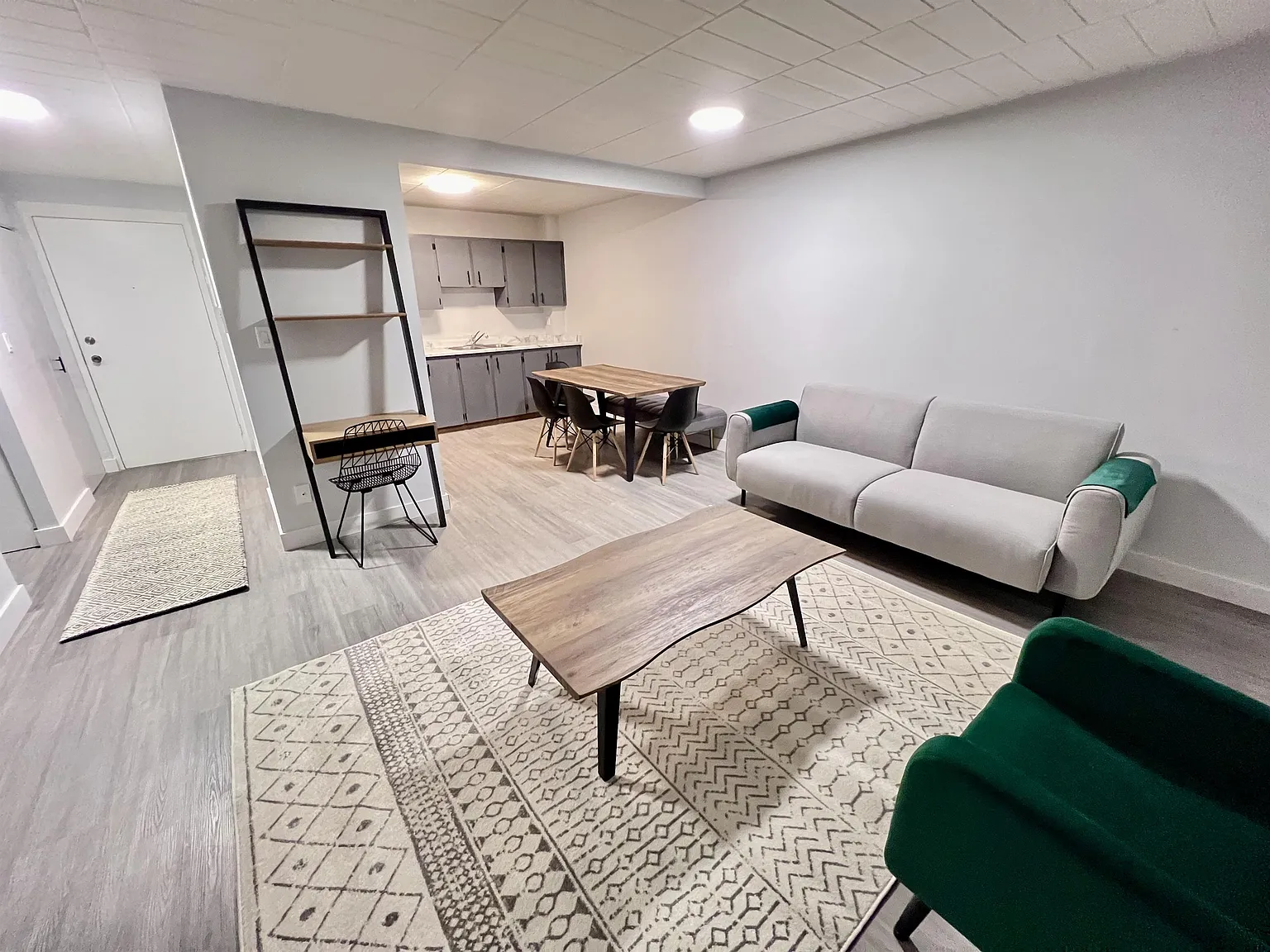 1 bed, 650 sqft, $1,356 — Photo 3