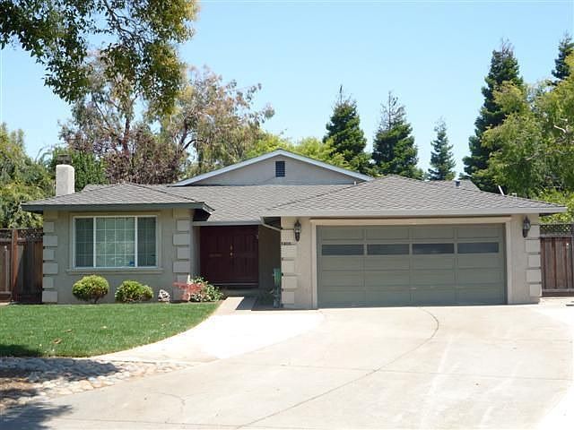 1st image of 32418 Crest Ln