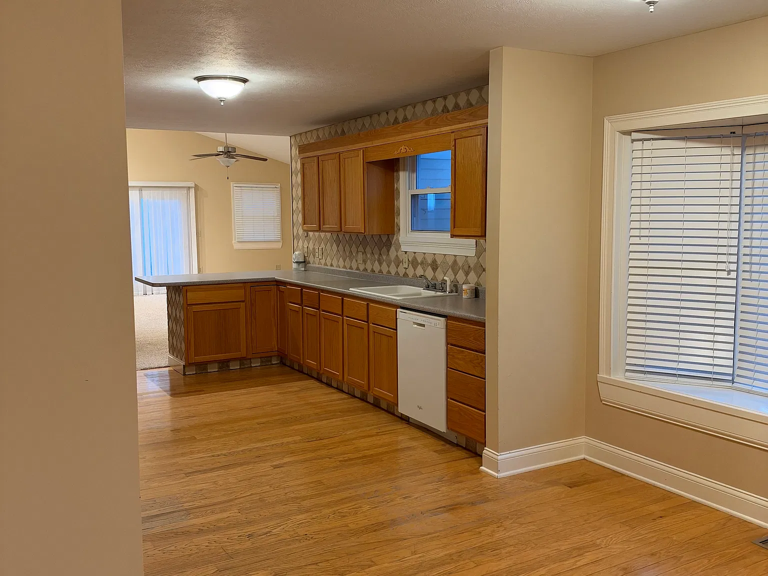 3 bed, 1624 sqft, $1,850 — Photo 4