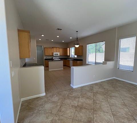 3rd image of 4413 E Palmdale Ln