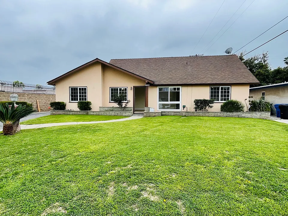 17246 E Laxford Rd