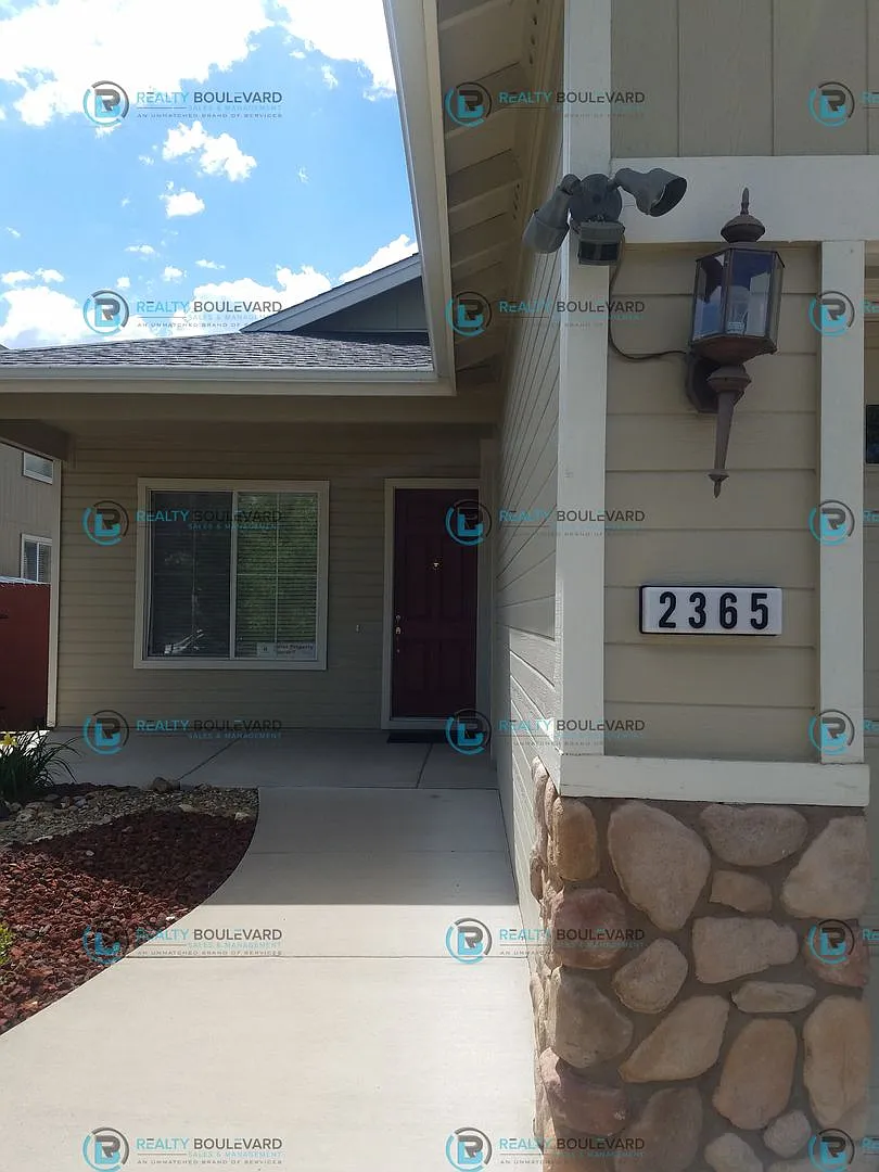 Beautiful 3 Bedroom, 2 Bathroom and 3 Car Garage Home in North West Reno!! — Photo 2