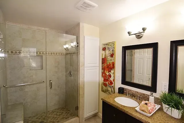 4181 Blewett St — Photo 2