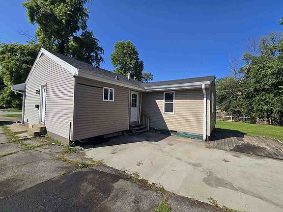 4th image of 2814 Easton Blvd