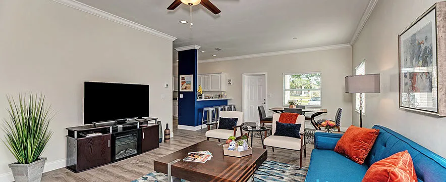 380 E Ann St — Photo 2
