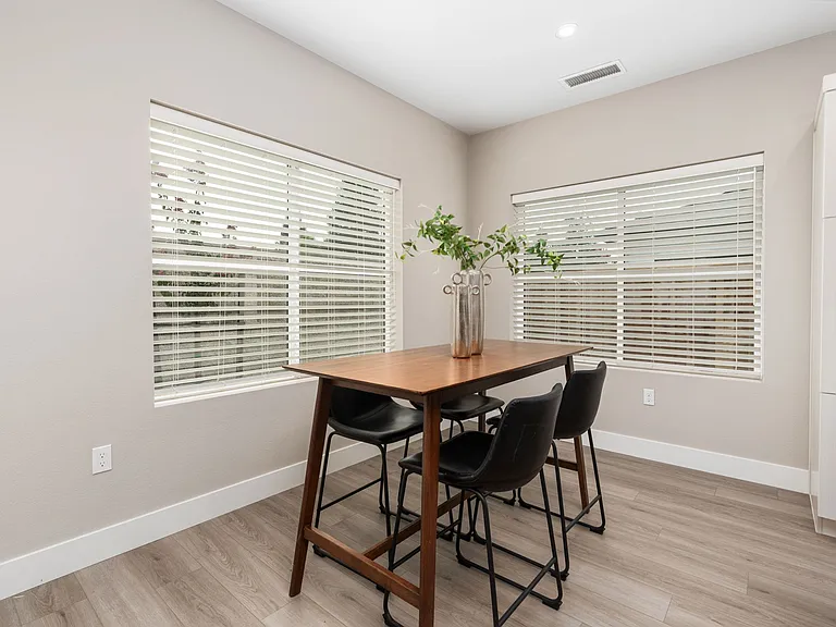 The Palms Luxury Condominiums — Photo 54