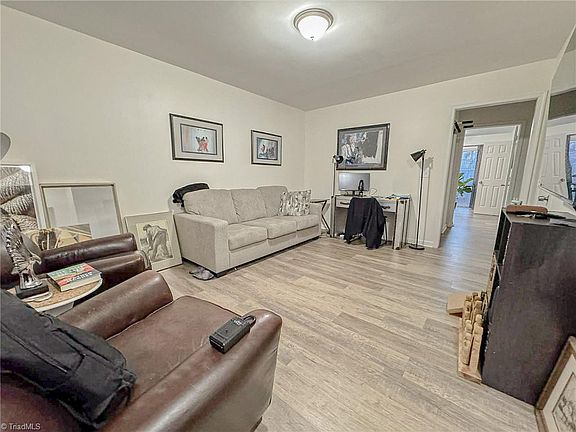 2nd image of 1445 Bailey Cir