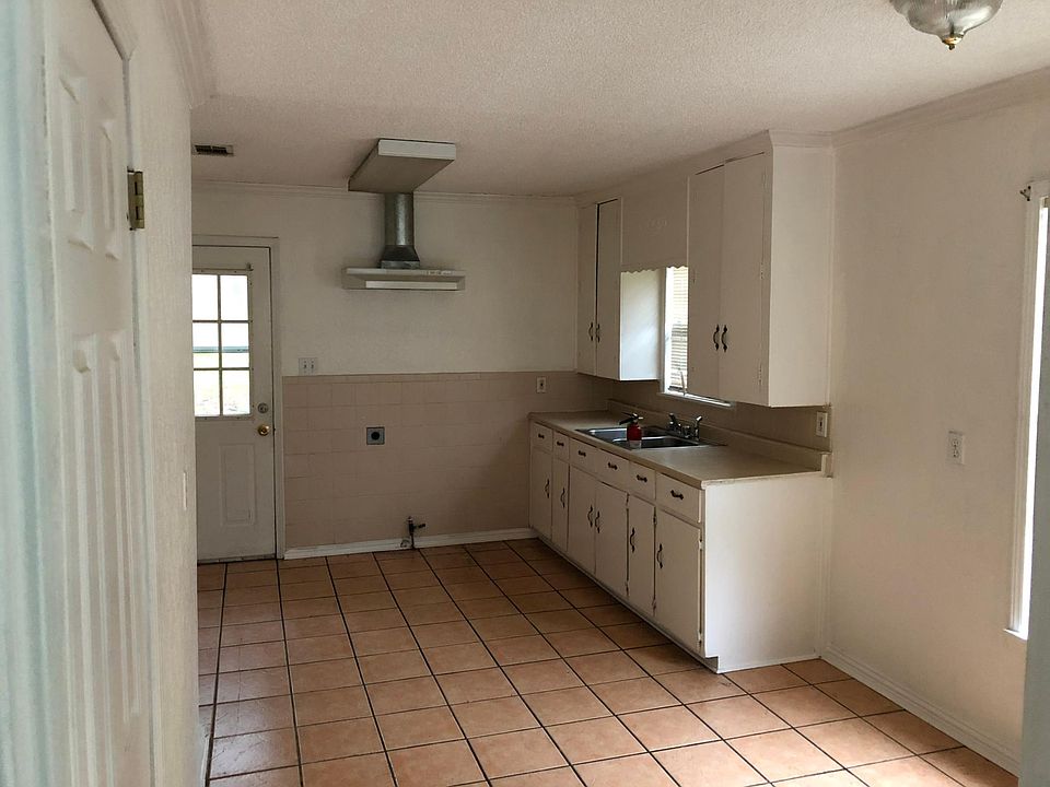 2nd image of 3144 Catherine St