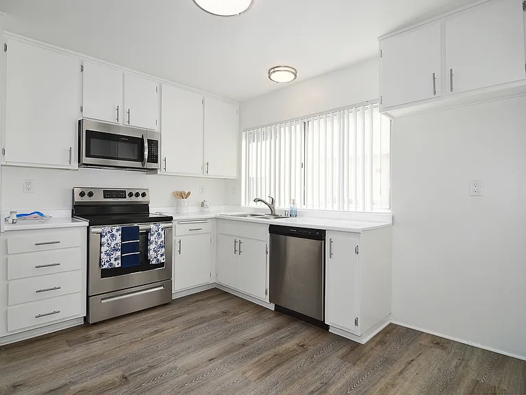 ZELZAH APARTMENTS — Photo 23