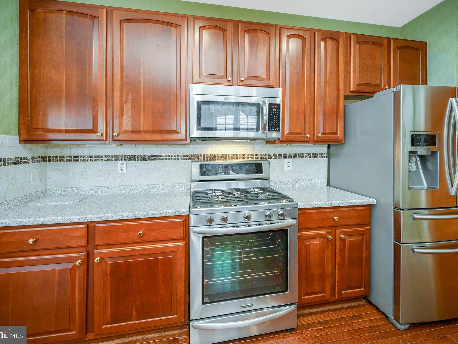 6 bed, 4143 sqft, $4,355 — Photo 4