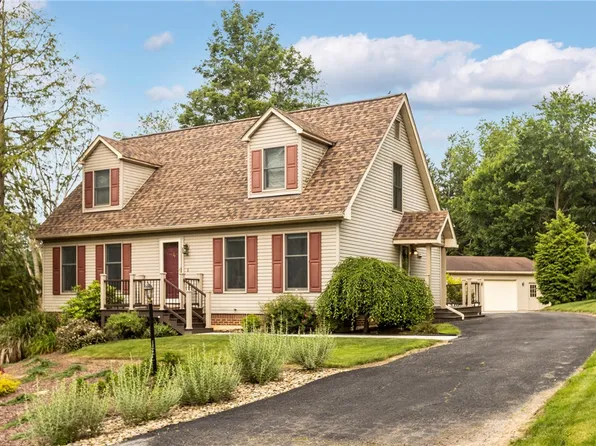 4 Pleasant Grove Dr, Beaver Falls, PA 15010
