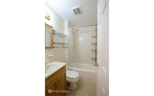 Rented by Douglas Elliman | media 23