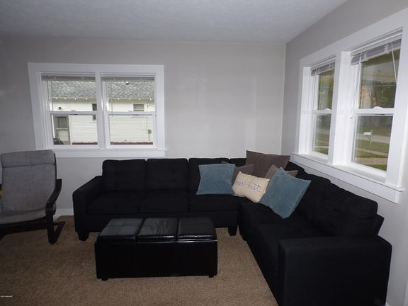 4th image of 320 Farnham St SE