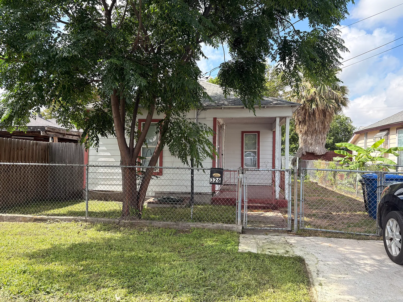 326 Grenet St — Photo 1