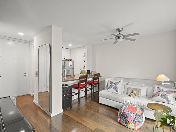 4th image of 141 S Clark Dr APT 215
