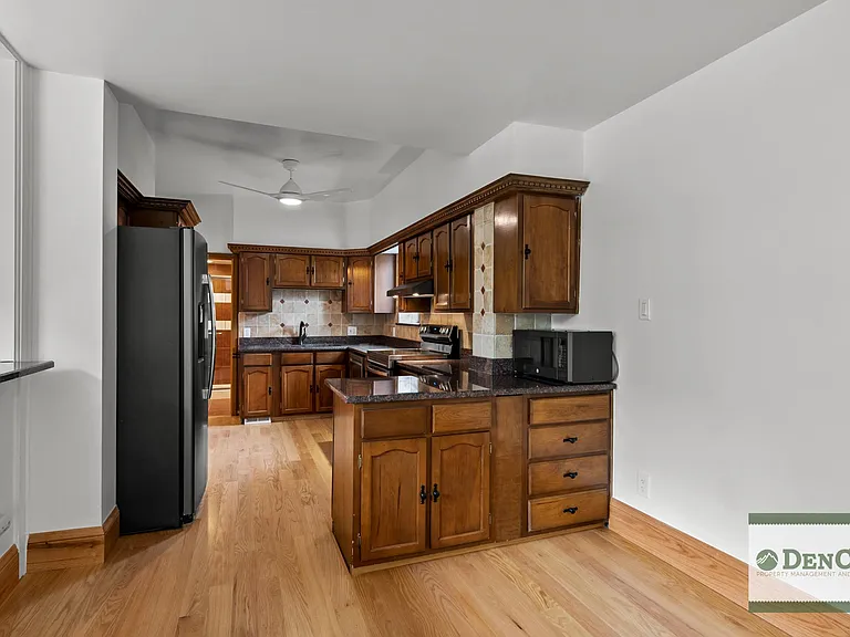 582 S Grant St — Photo 12