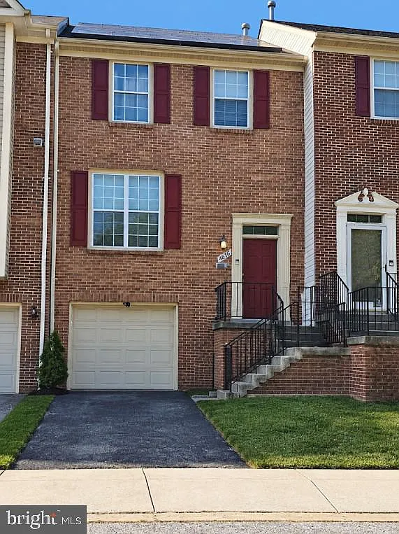 3 bed, 2.5 bath, 1400 sqft, $3,200 — Photo 1