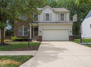 9034 Huxley Ln, Olmsted Falls, OH 44138