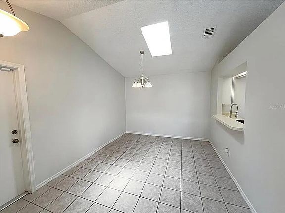 5th image of 2001 Plainfield Dr