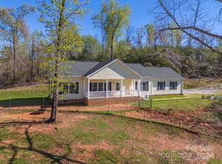 1975 Whiteside Rd, Mill Spring, NC 28756