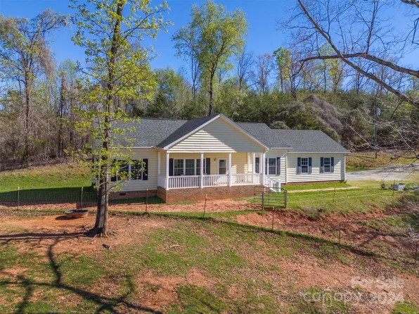 1975 Whiteside Rd, Mill Spring, NC 28756