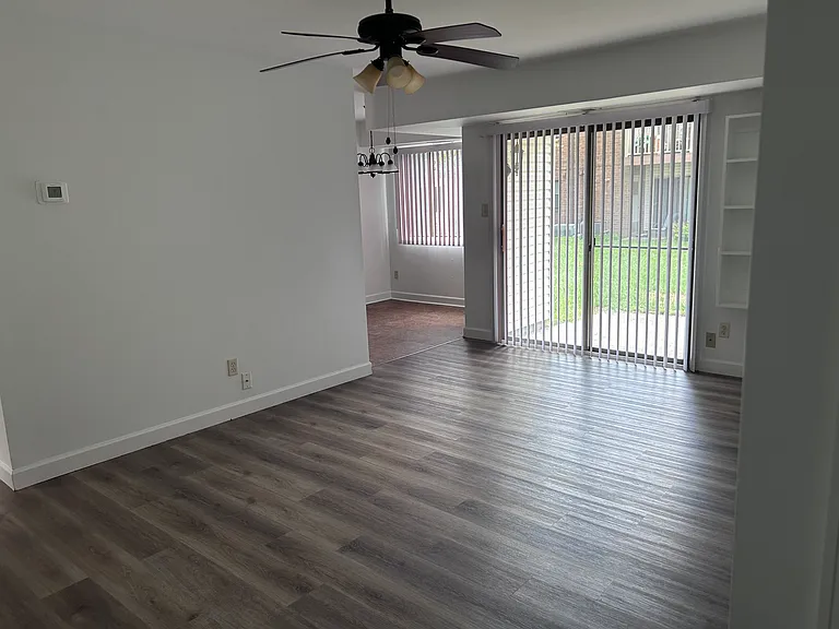 Country Hickory Ln — Photo 5