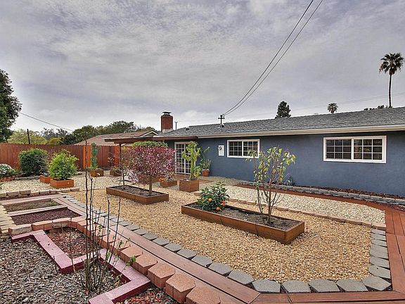 3rd image of 250 Palo Alto Dr