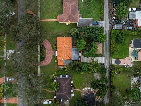 3rd image of 90 NW 110th St