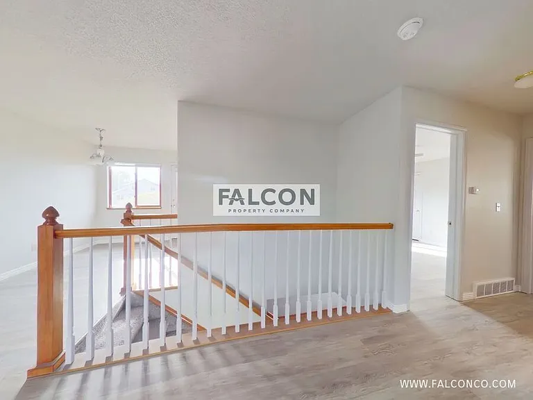5982 Corinth Dr — Photo 6