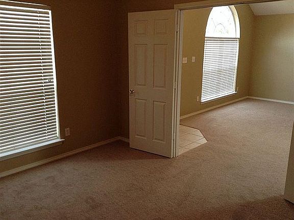 4th image of 7921 Desert Rose Ct