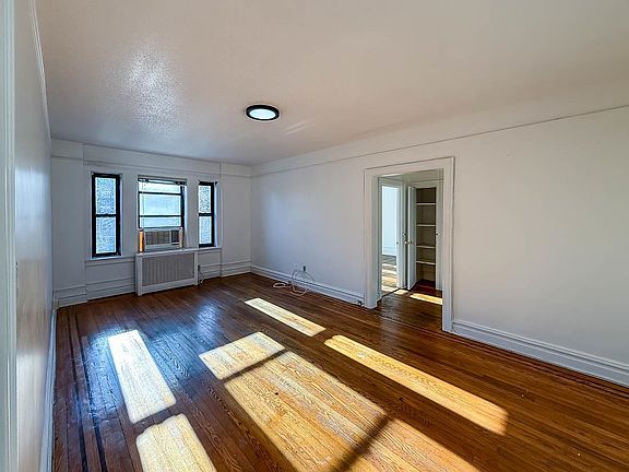4th image of 36 Duncan Ave APT D2