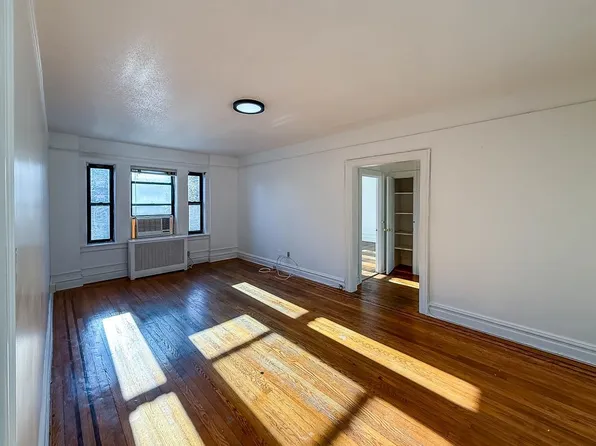 36 Duncan Avenue image 4 of 31