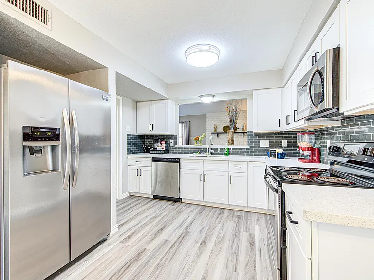 7373 Antoine Dr — Photo 11